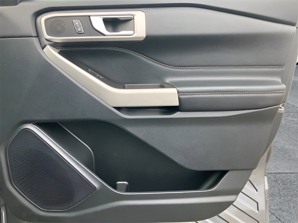 Used 2022 Ford Explorer XLT image 47