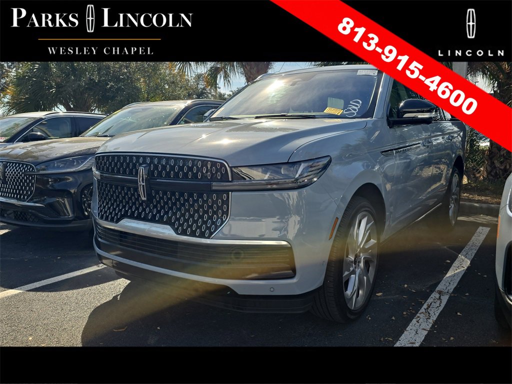 Used 2025 Lincoln Navigator Reserve image 5