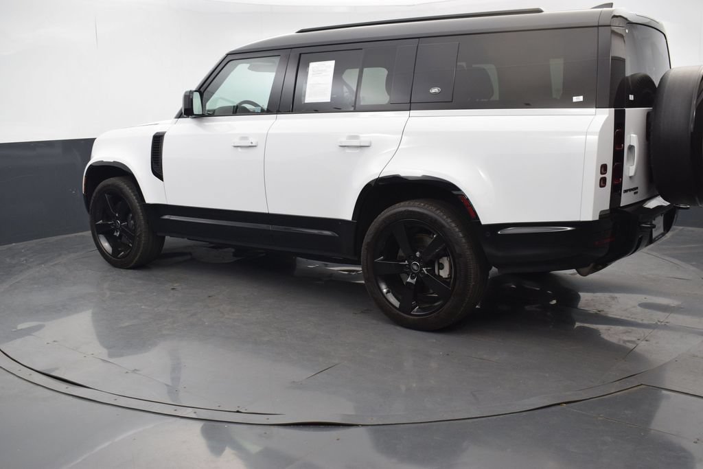 Used 2023 Land Rover Defender 130 X-Dynamic SE AWD/4WD image 4