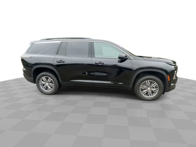 Used 2024 Chevrolet Traverse LT FWD image 3
