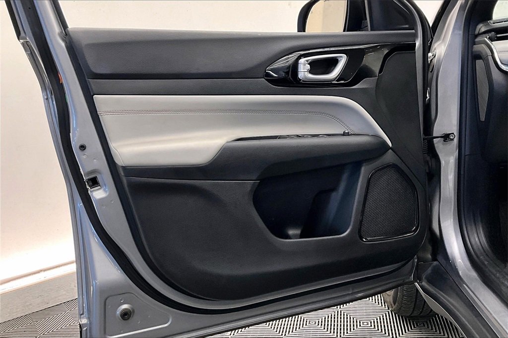 Used 2024 Jeep Compass Limited image 24