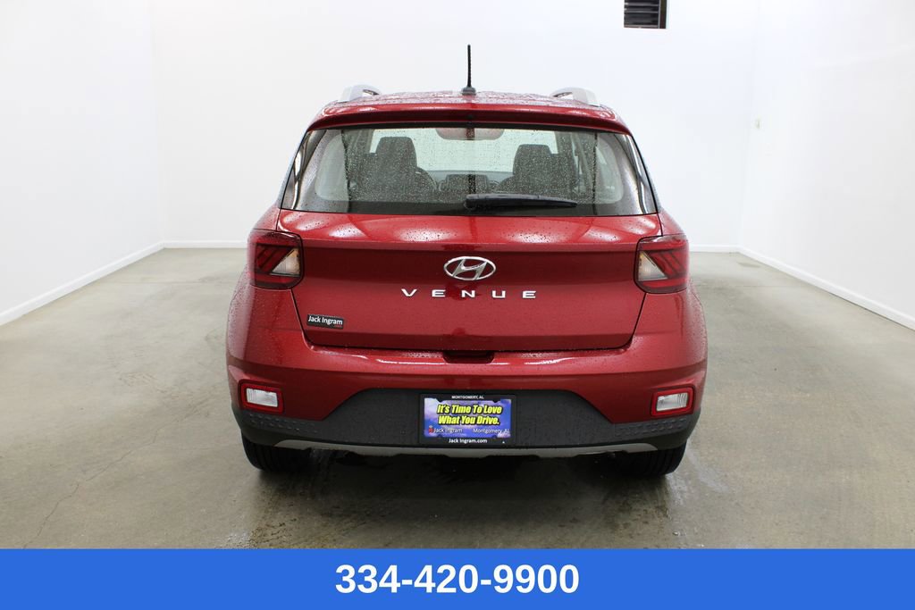 Used 2024 Hyundai Venue Limited image 3
