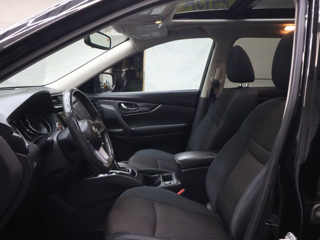Used 2017 Nissan Rogue SV AWD/4WD image 17
