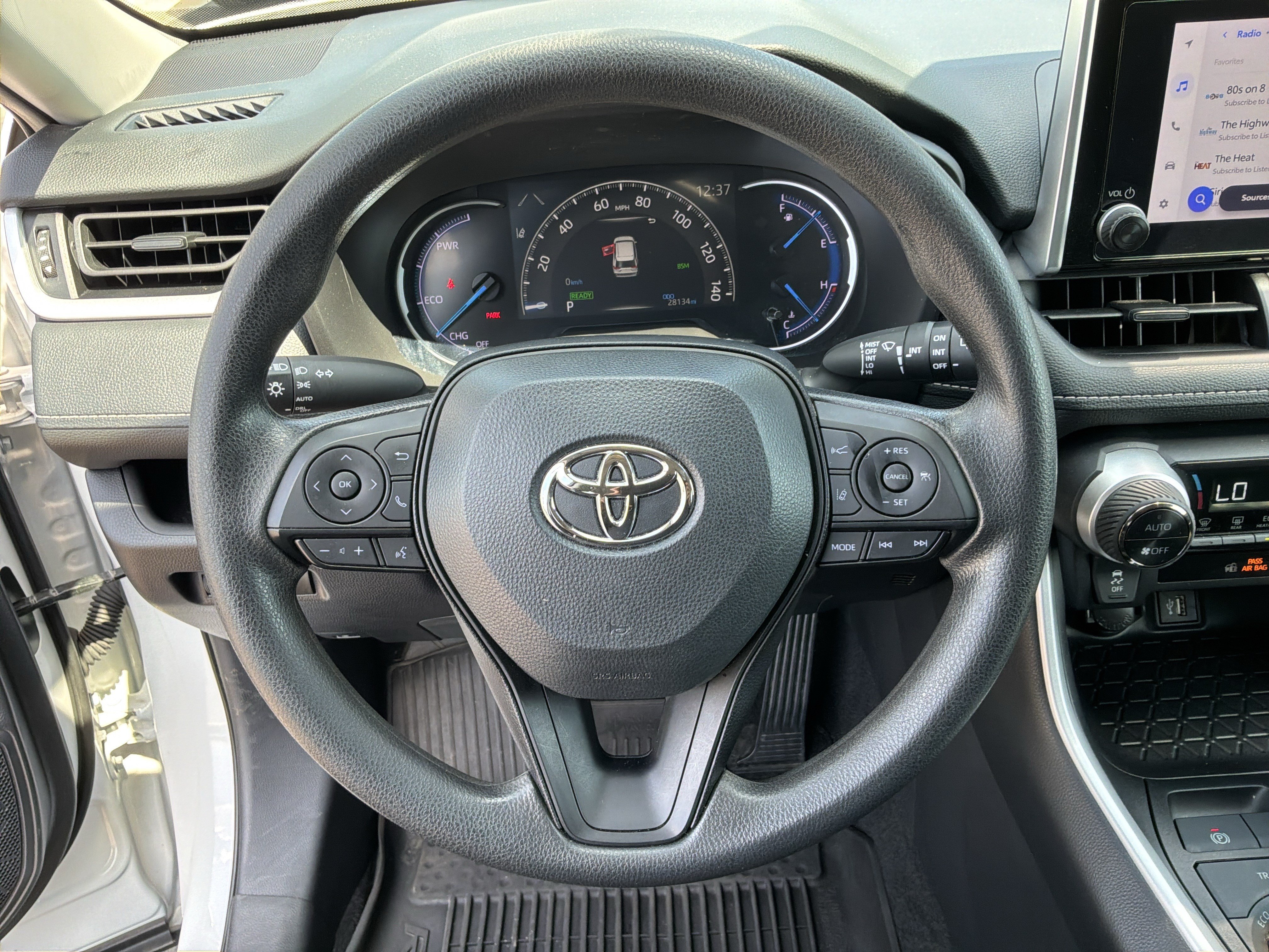 Used 2024 Toyota RAV4 XLE AWD/4WD image 18