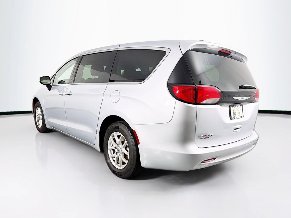 Used 2023 Chrysler Voyager LX FWD image 7