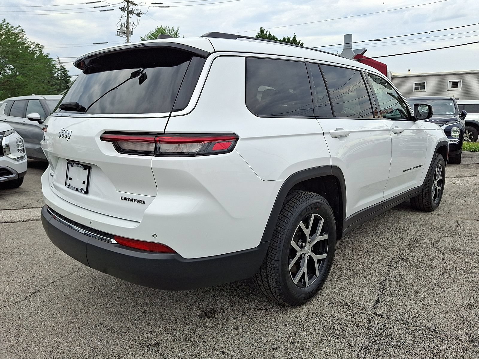 Used 2023 Jeep Grand Cherokee L Limited w/ Trailer Tow Group (B) AWD/4WD image 7