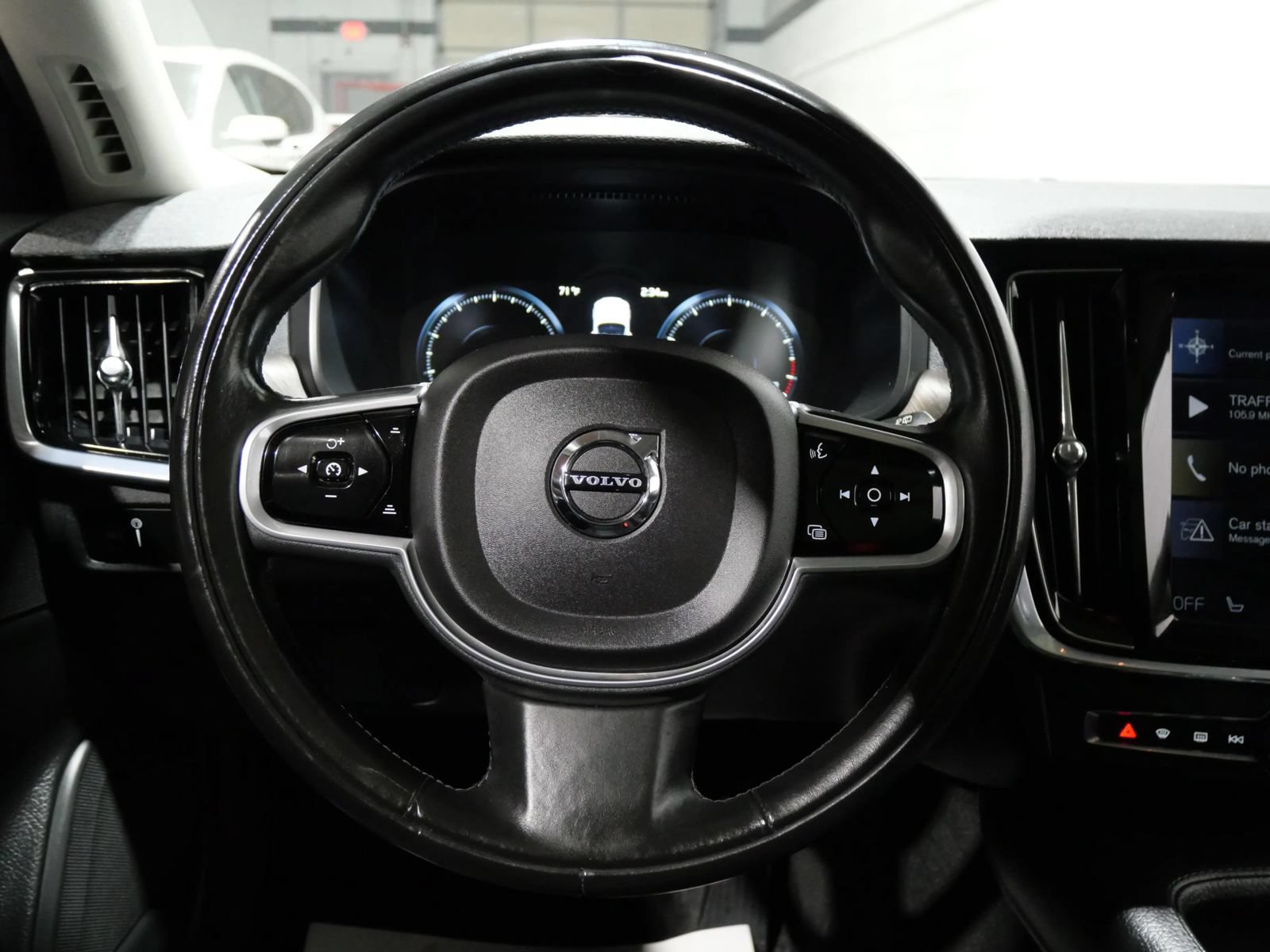 Used 2018 Volvo V90 T5 Cross Country w/ Convenience Package AWD/4WD image 16
