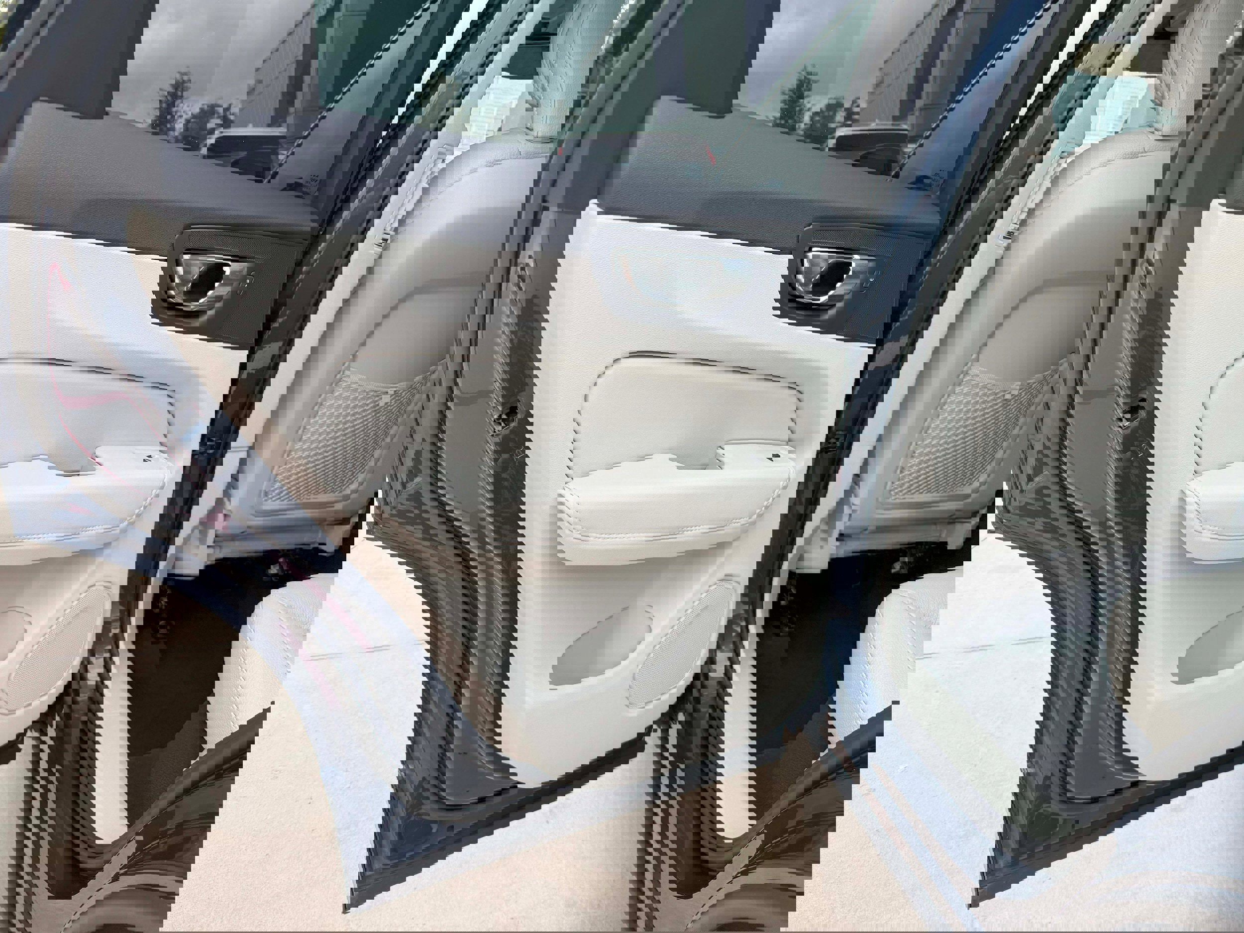 Certified 2023 Volvo XC60 B5 Plus w/ Climate Package image 15