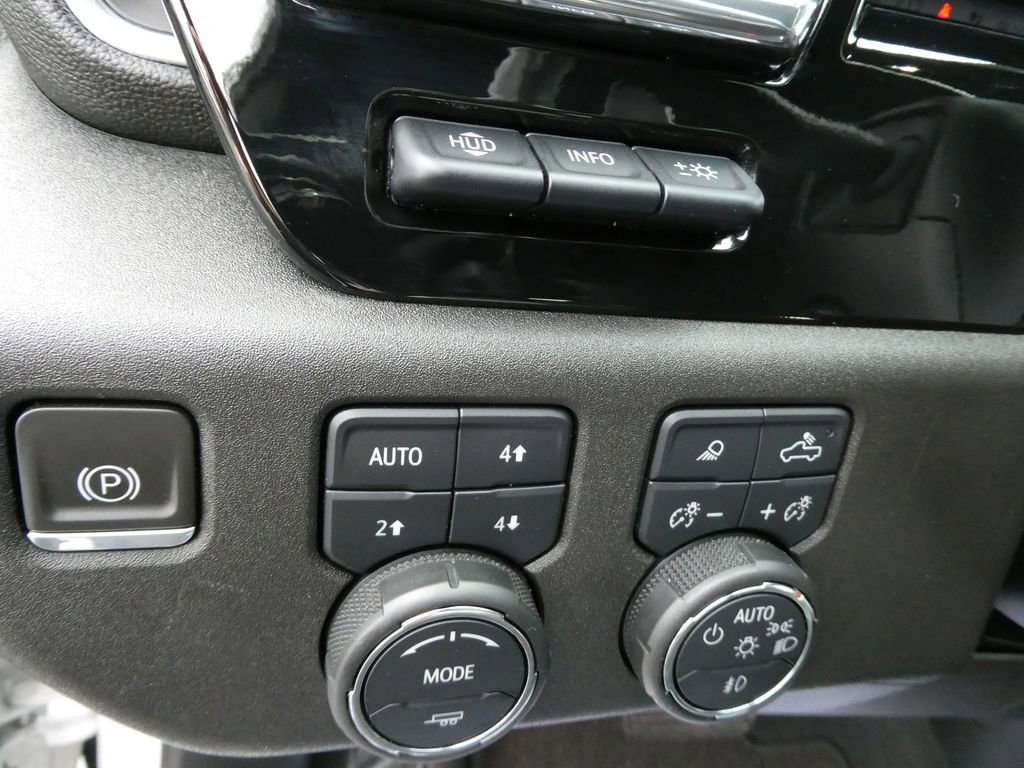 Used 2023 Chevrolet Silverado 1500 High Country w/ Technology Package AWD/4WD image 22