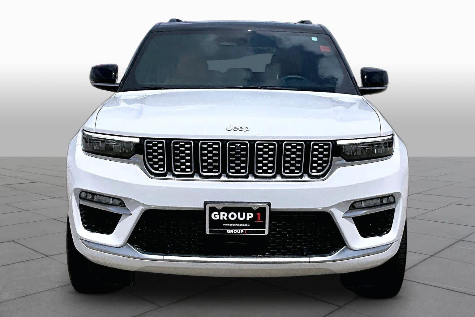 Used 2025 Jeep Grand Cherokee Summit AWD/4WD image 4