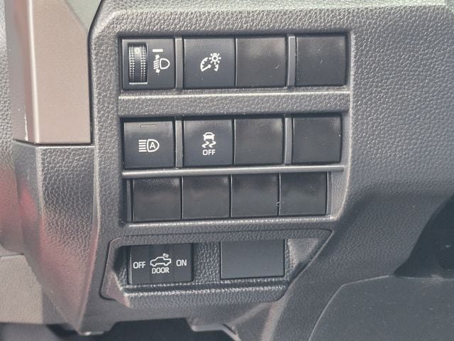 Used 2024 Toyota Tacoma SR5 AWD/4WD image 9