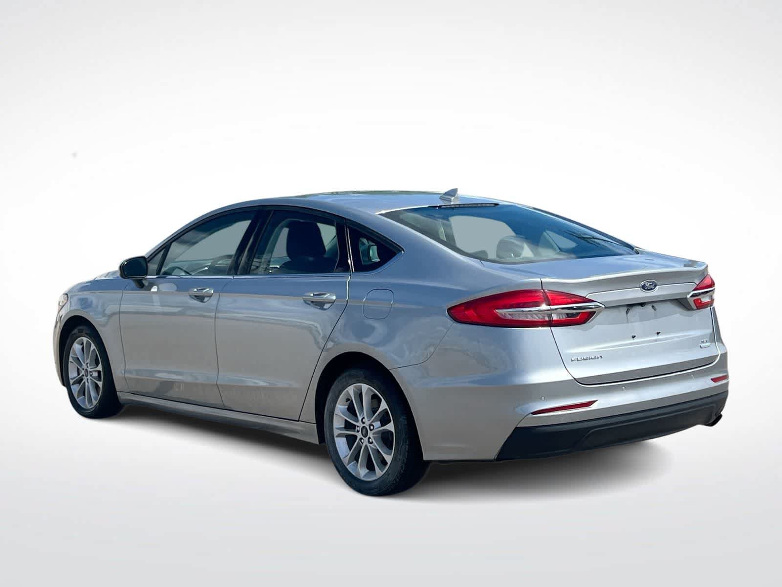 Used 2020 Ford Fusion SE FWD image 6