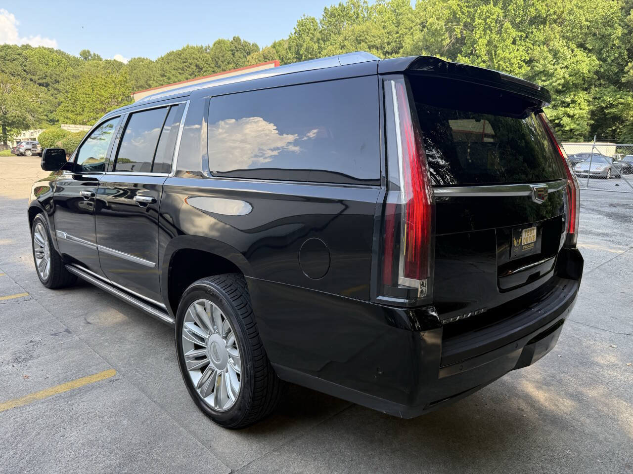 Used 2017 Cadillac Escalade ESV Platinum AWD/4WD image 7