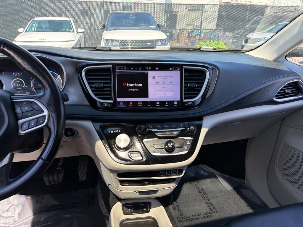 Used 2021 Chrysler Pacifica Touring-L w/ Uconnect Theater Family Group AWD/4WD image 19
