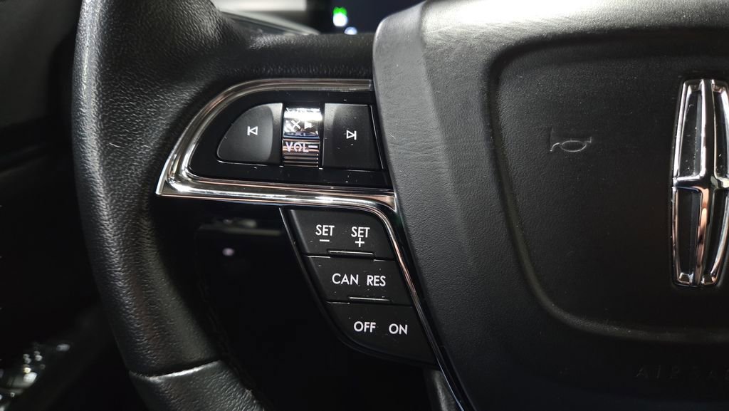 Used 2023 Lincoln Nautilus AWD image 13