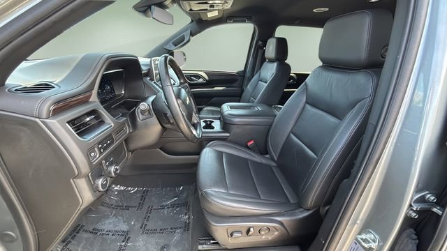 Used 2024 Chevrolet Suburban LT RWD image 18