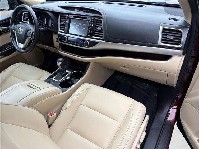 Used 2018 Toyota Highlander XLE image 24