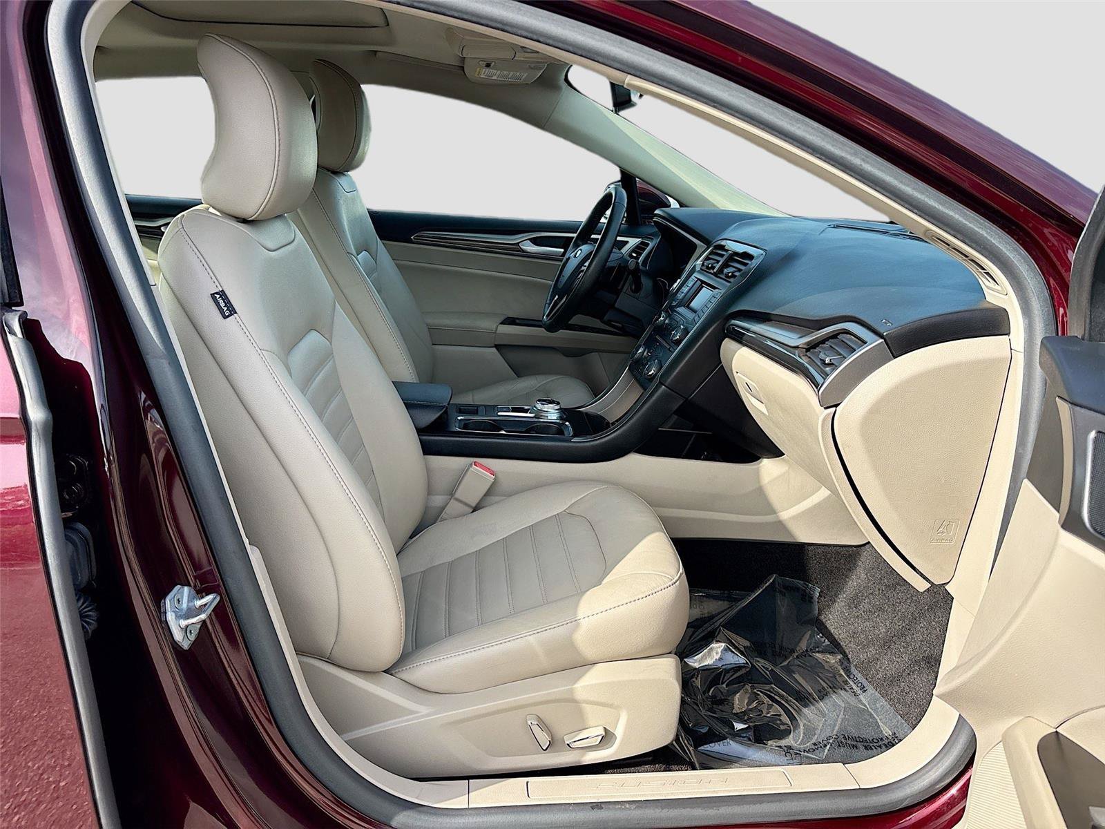 Used 2017 Ford Fusion SE FWD image 27