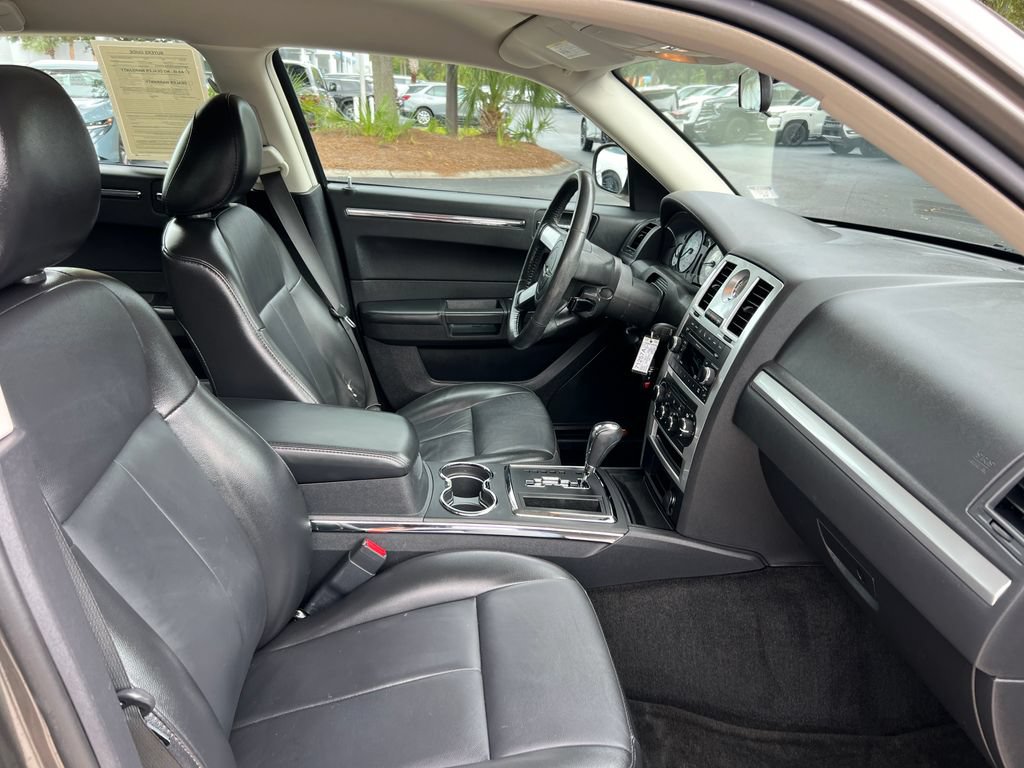 Used 2010 Chrysler 300 Touring RWD image 20