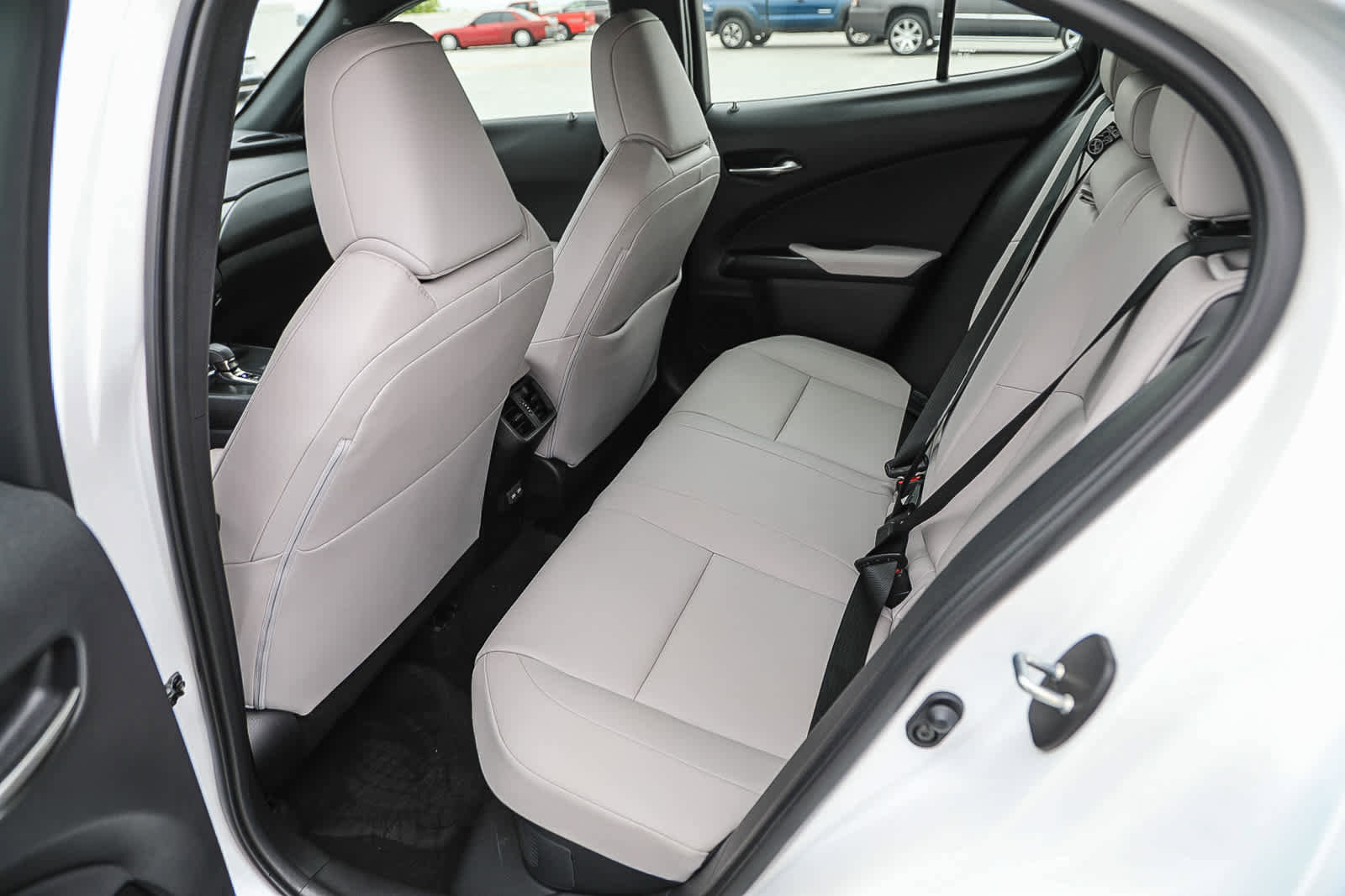Used 2025 Lexus UX 300h FWD image 18