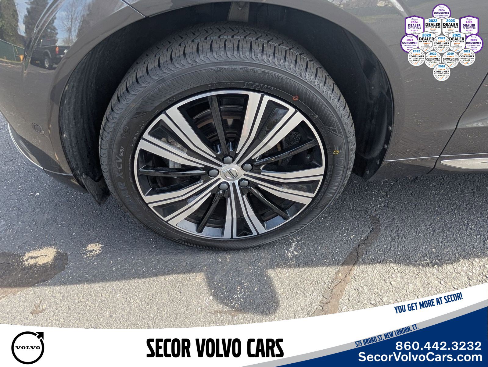 Certified 2023 Volvo XC60 B5 Plus w/ Climate Package AWD/4WD image 32