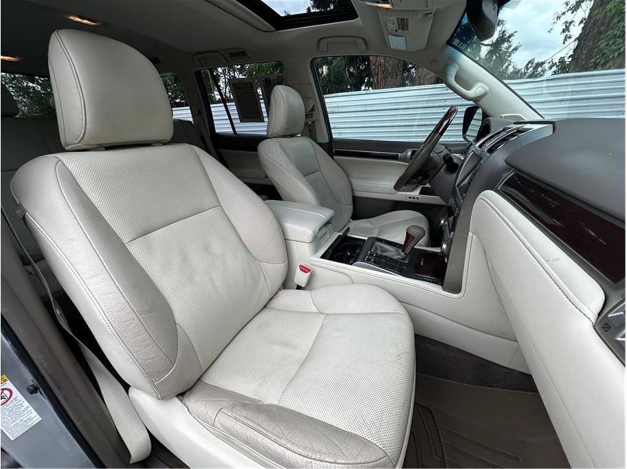 Used 2016 Lexus GX 460 w/ Premium Package AWD/4WD image 15