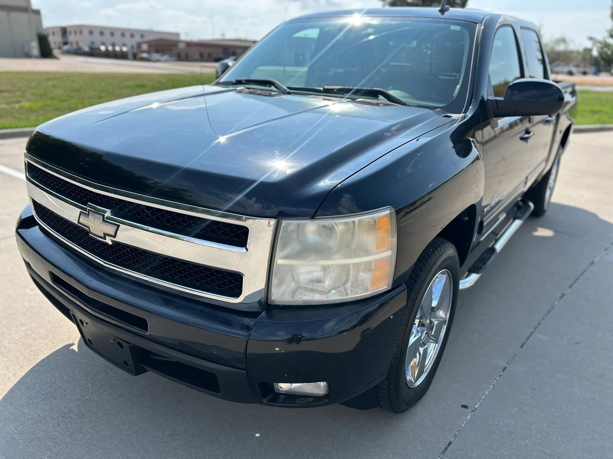 Used 2010 Chevrolet Silverado 1500 LTZ w/ Convenience Package RWD image 2