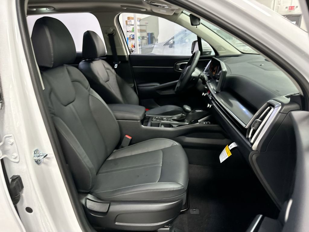 Used 2025 Kia Sorento S w/ Panoramic Sunroof Package image 32