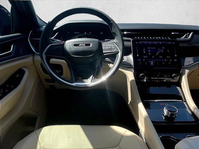 Used 2025 Jeep Grand Cherokee Limited w/ Black Appearance Package RWD image 14