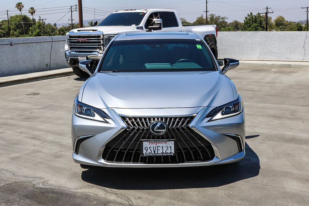 Used 2025 Lexus ES 300h w/ Premium Package FWD image 3
