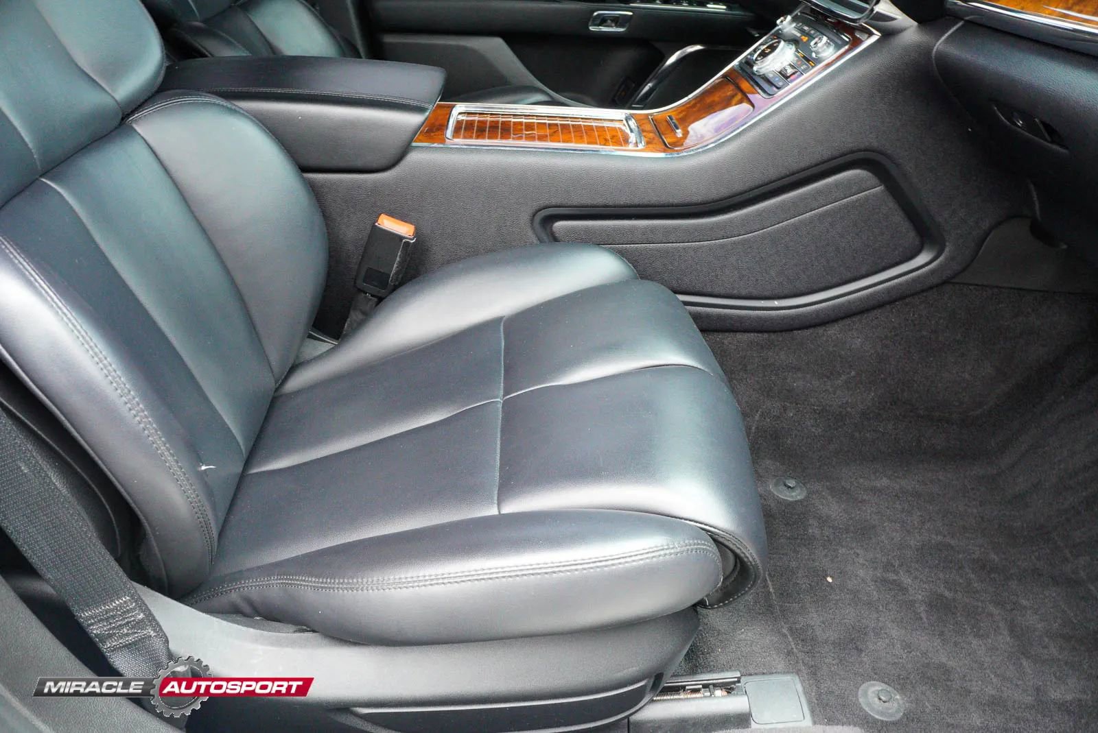 Used 2018 Lincoln Continental Premiere FWD image 31