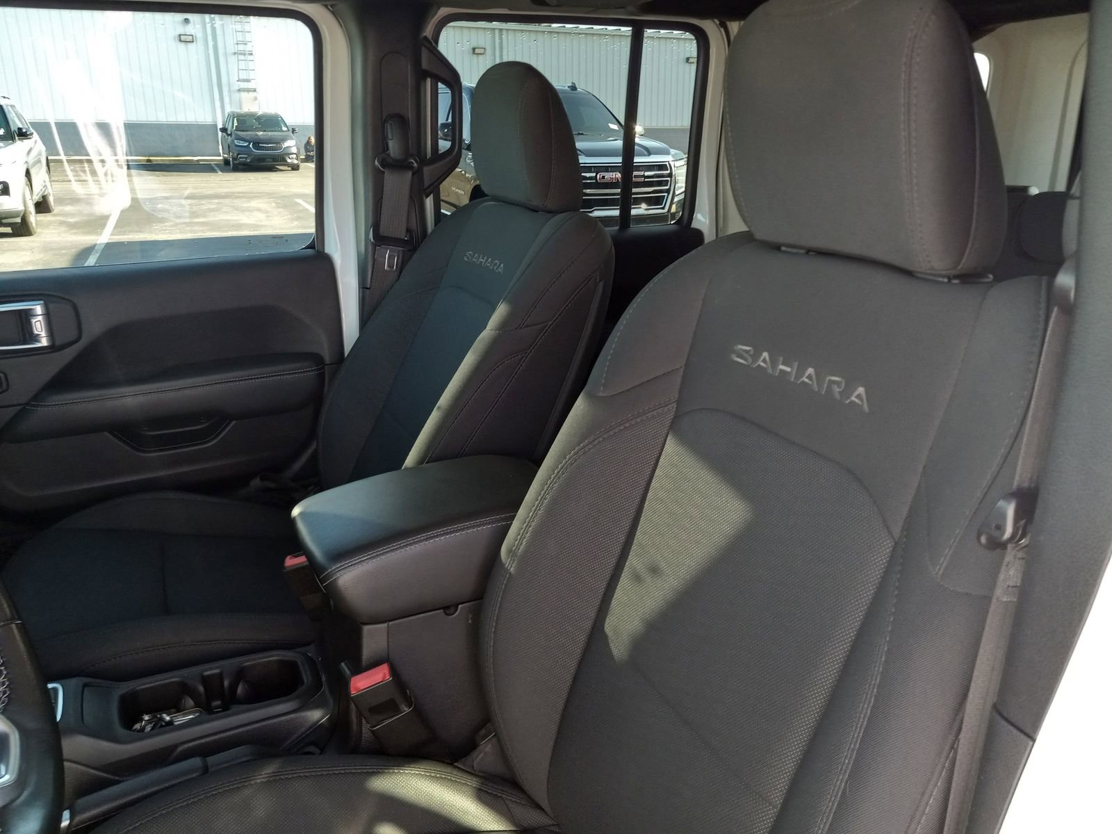 Used 2020 Jeep Wrangler Unlimited Sahara image 11