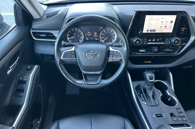 Used 2023 Toyota Highlander XLE FWD image 16