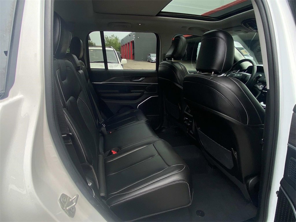 Used 2024 Jeep Grand Cherokee Limited 4xe image 12