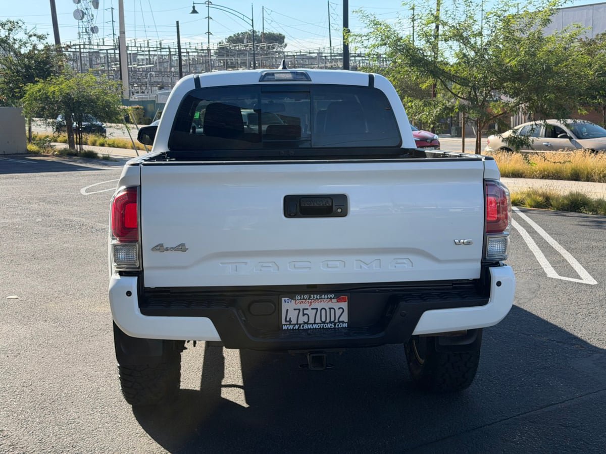 Used 2017 Toyota Tacoma Limited AWD/4WD image 8
