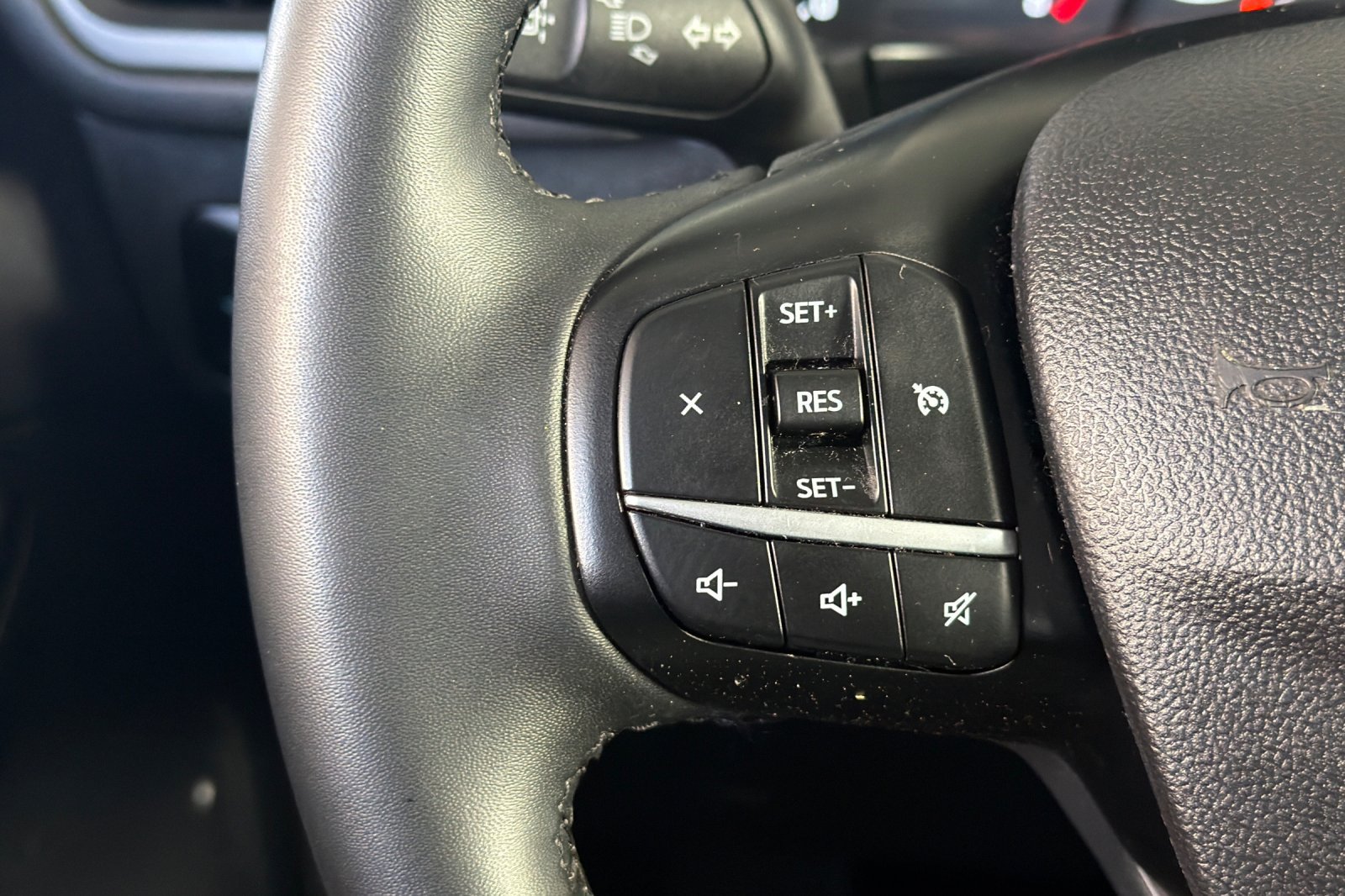 Used 2022 Ford Escape SE w/ SE Sport Appearance Package FWD image 28