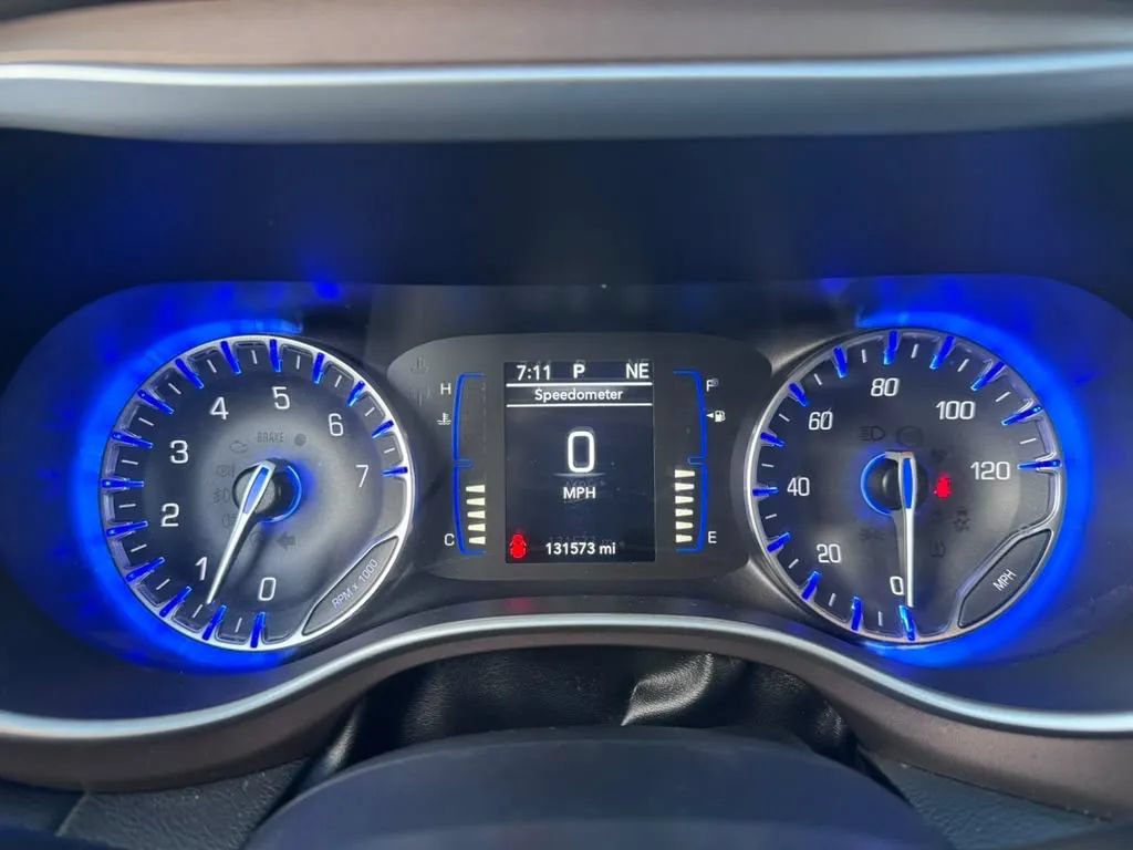 Used 2018 Chrysler Pacifica Touring-L FWD image 14