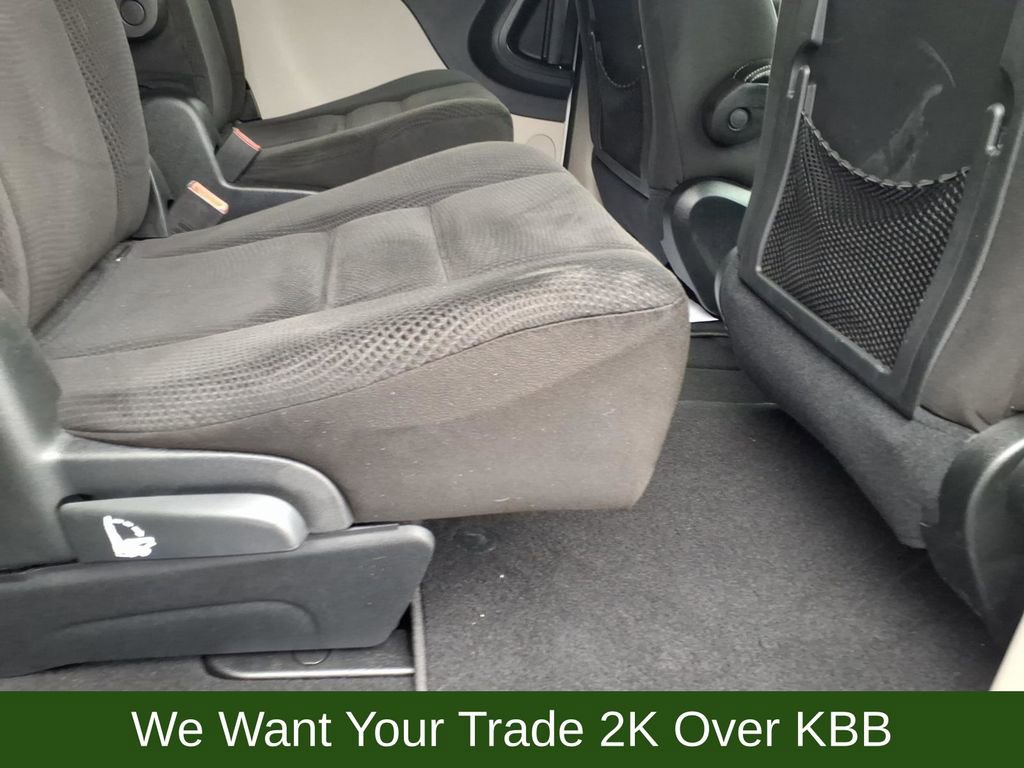 Used 2016 Dodge Grand Caravan SE image 17