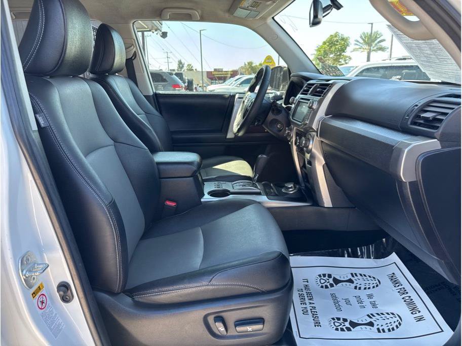 Used 2017 Toyota 4Runner SR5 Premium AWD/4WD image 28