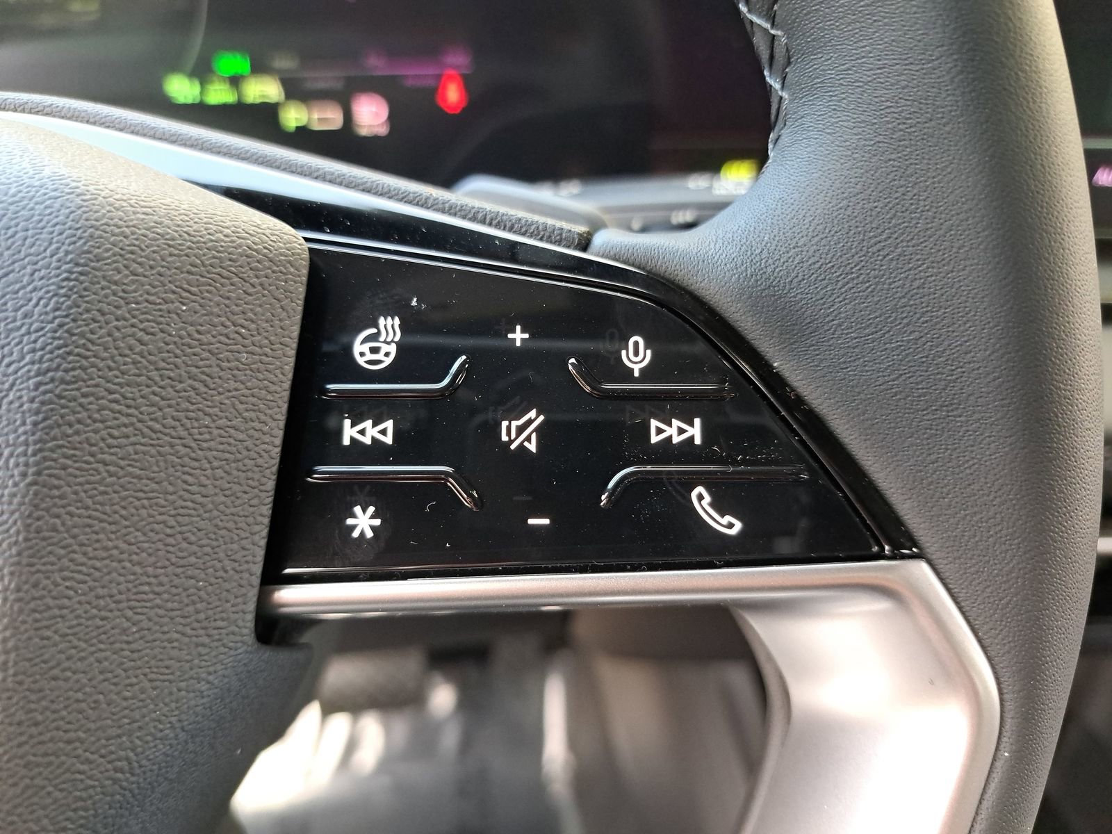 New 2025 Audi Q6 e-tron Premium image 18