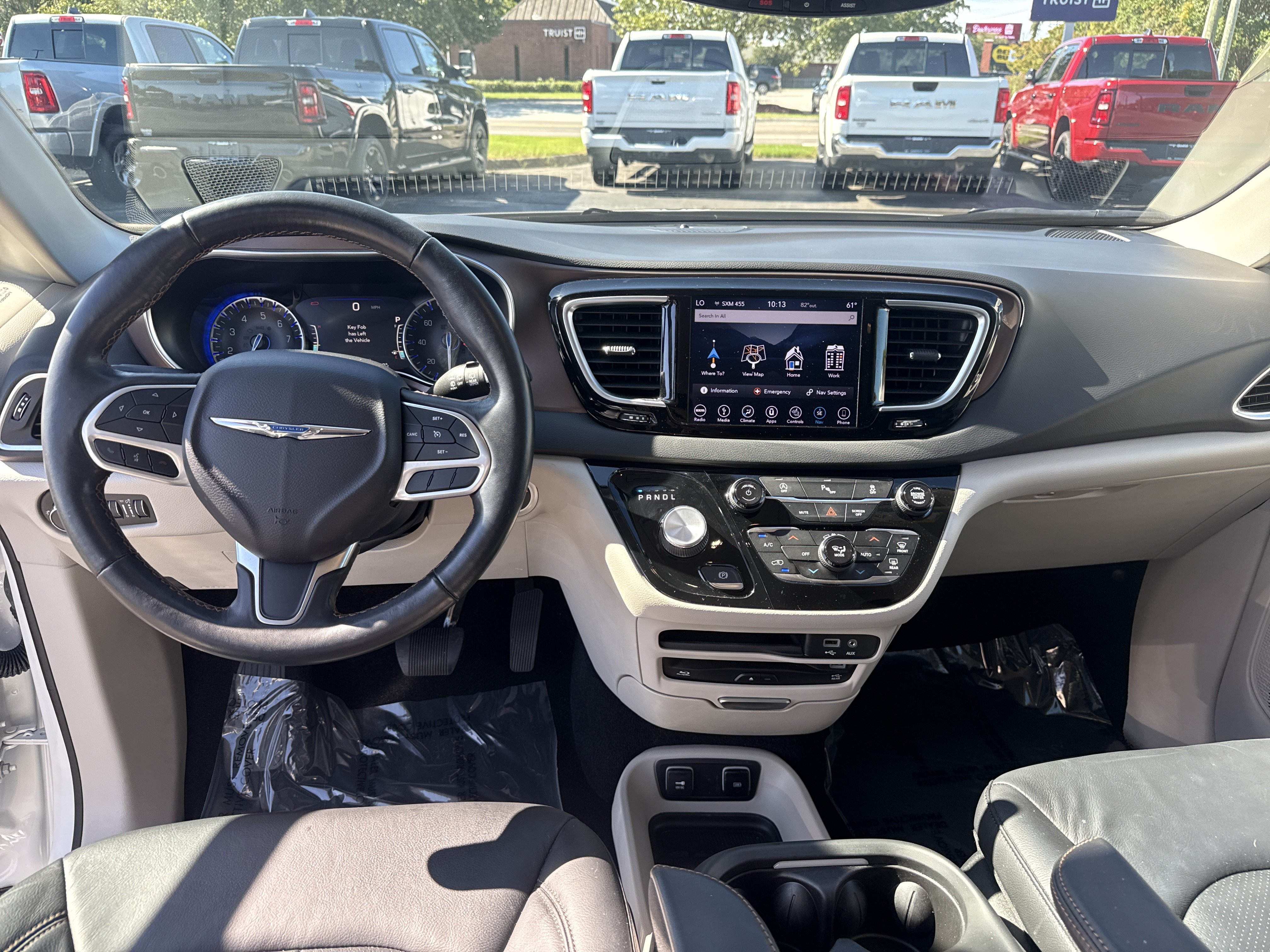 Used 2019 Chrysler Pacifica Touring-L Plus w/ Tire & Wheel Group FWD image 28