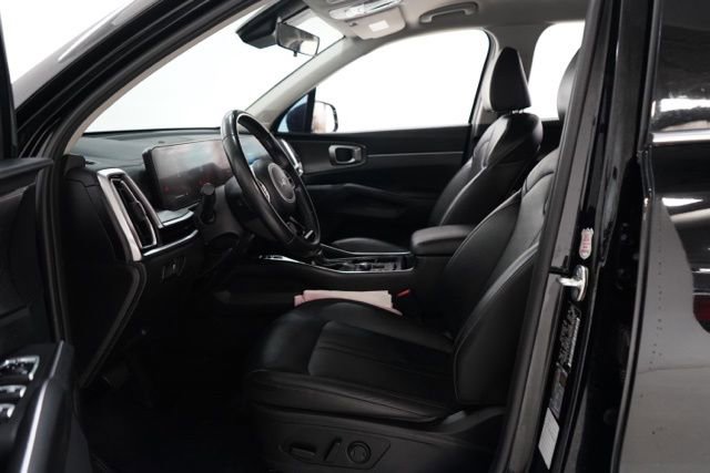 Used 2024 Kia Sorento S image 16