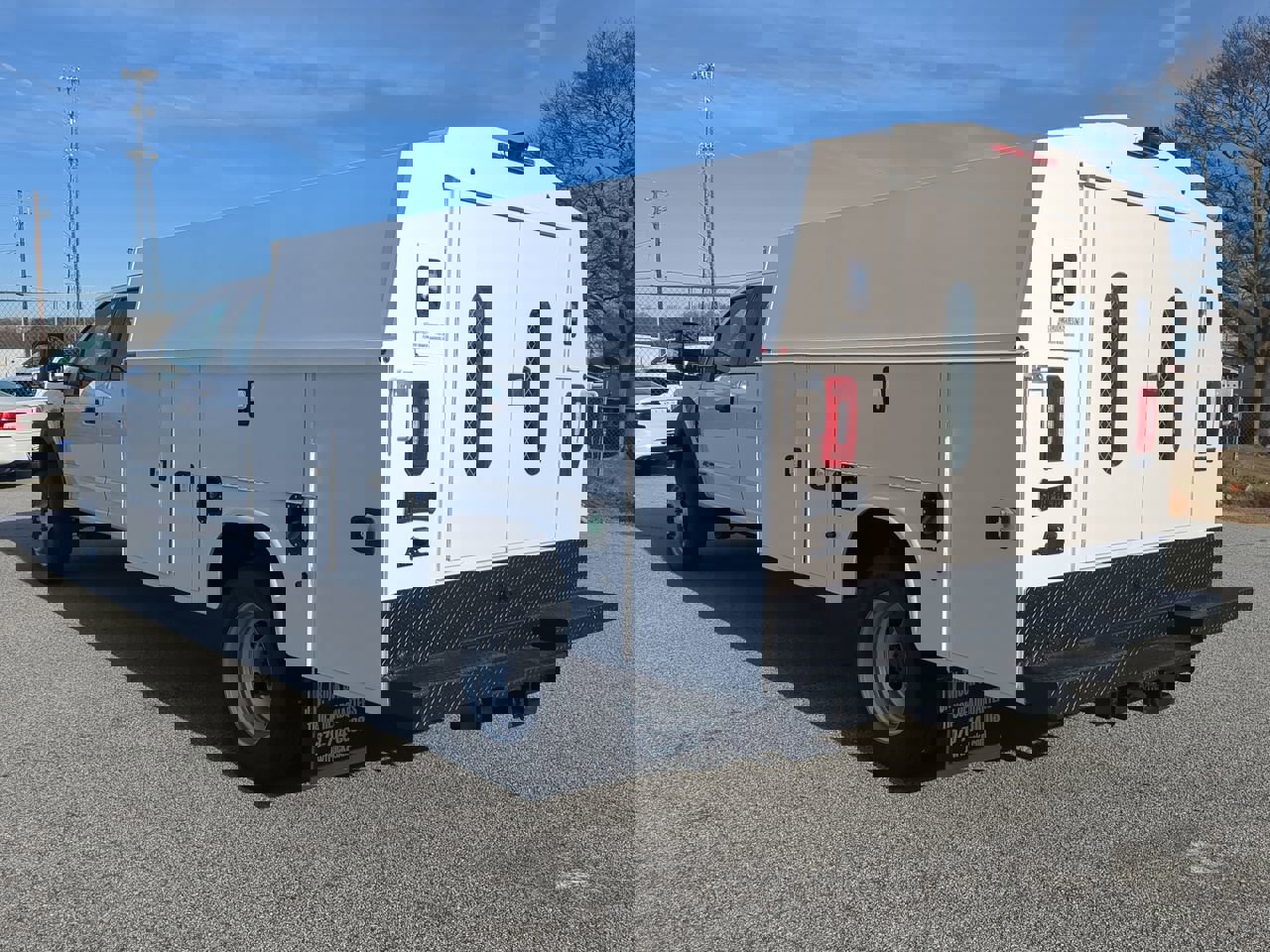 Used 2022 Ford F550 4x4 Crew Cab Super Duty w/ Power Equipment Group image 5