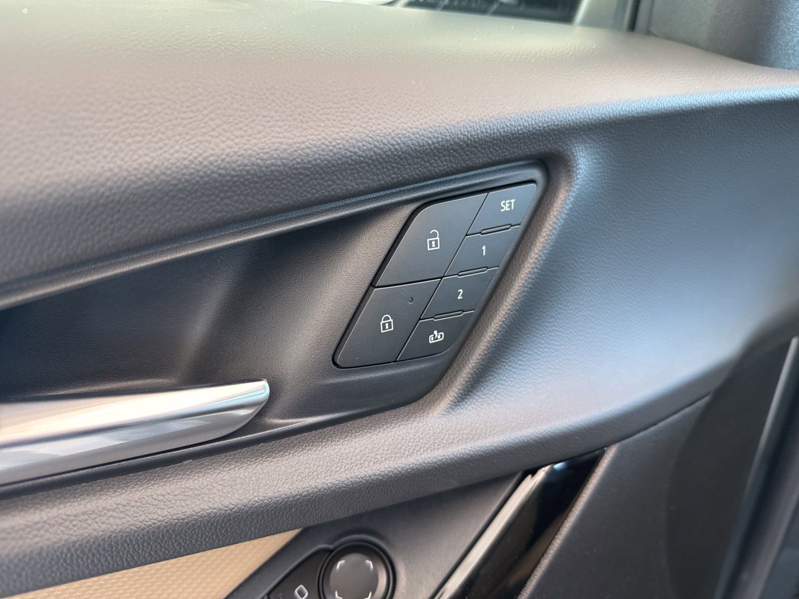 New 2026 Chevrolet Equinox ACTIV w/ Convenience Package III image 17