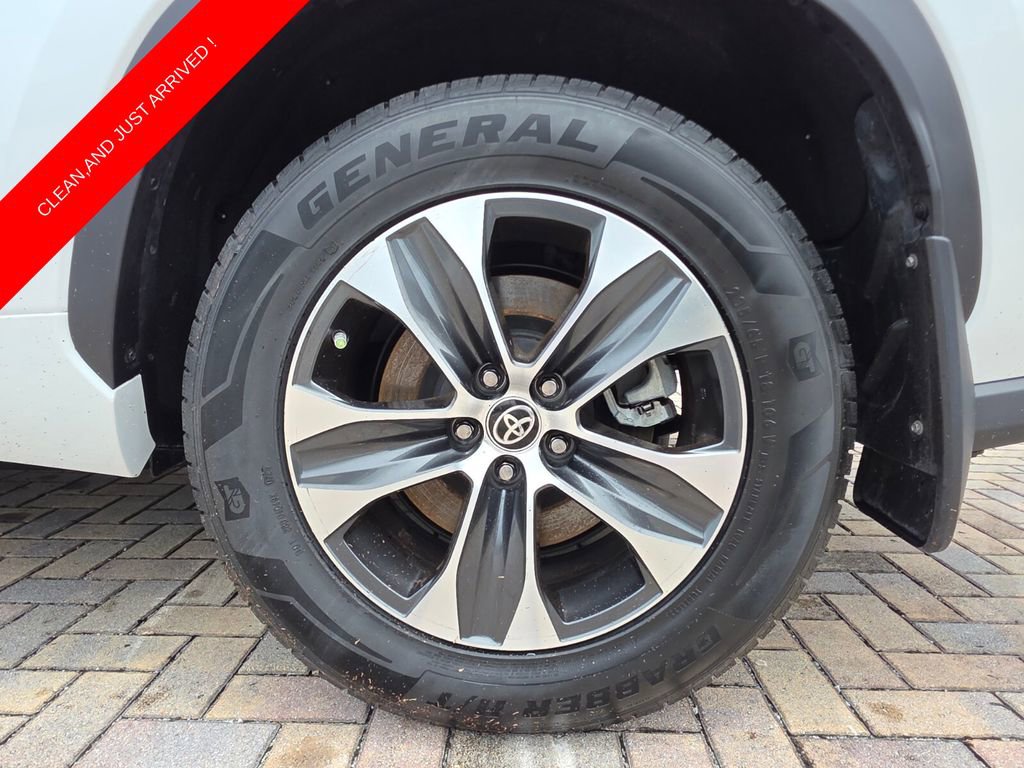 Used 2023 Toyota Highlander XLE image 21