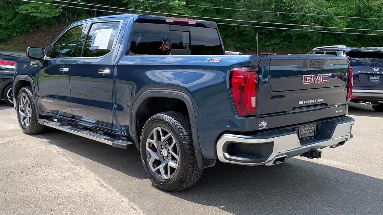 Used 2022 GMC Sierra 1500 SLT w/ SLT Premium Plus Package AWD/4WD image 2