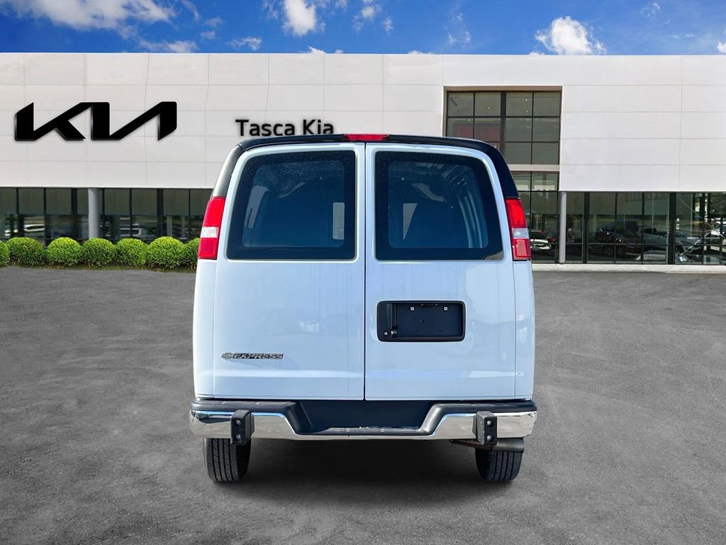Used 2024 Chevrolet Express 2500 w/ Driver Convenience Package RWD image 6