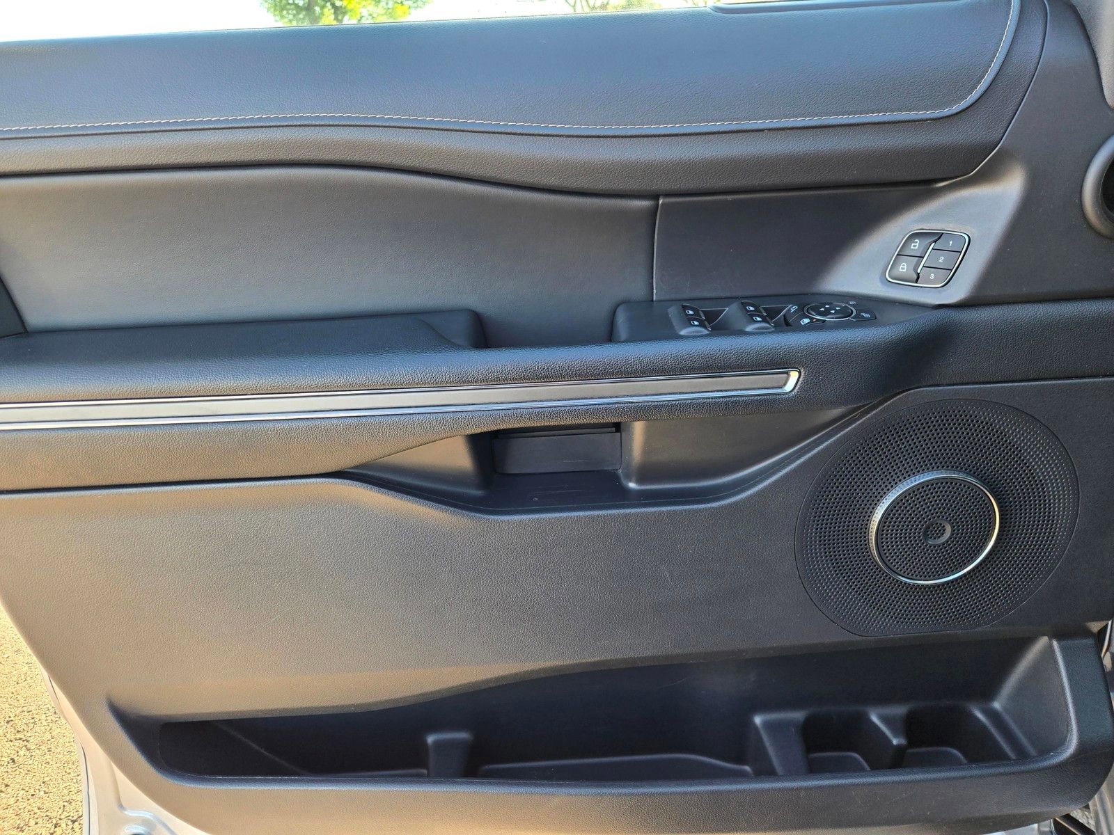 Used 2024 Ford Expedition Max XLT image 14