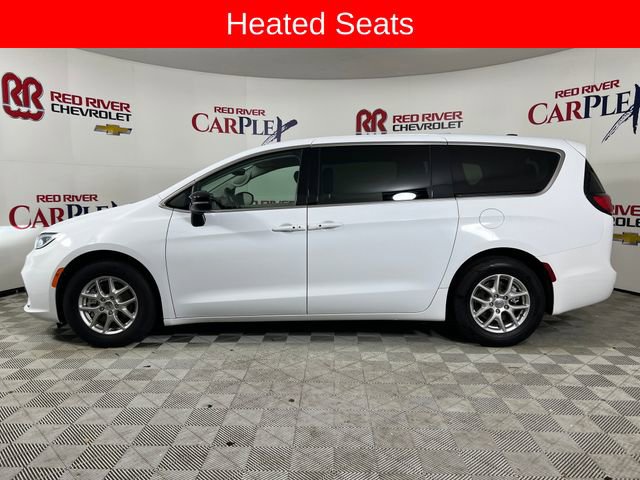 Used 2024 Chrysler Pacifica Touring-L image 7