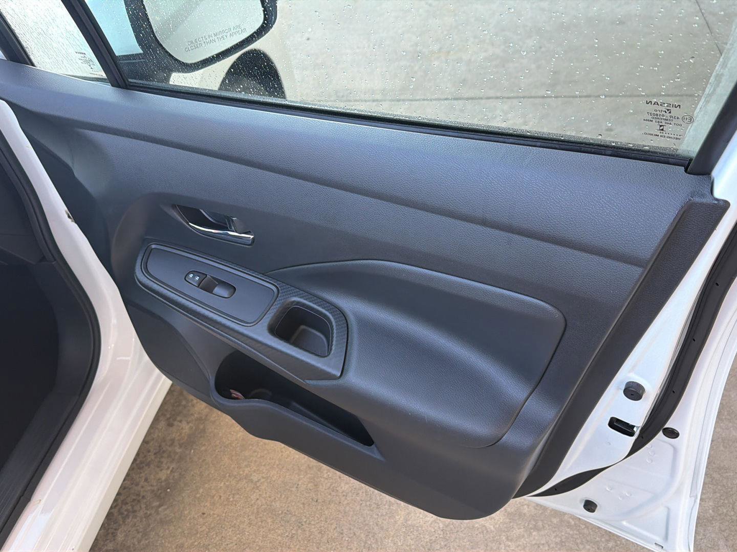 Used 2025 Nissan Versa SV FWD image 14
